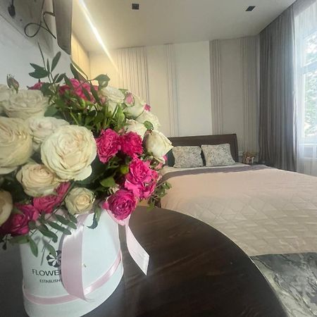 Favorit Apartments 1 Кім Безкоштовна Парковка Центр З Балконом Не Далеко Від Ж Д Вокзалу Звітні Документи Leópolis Exterior foto