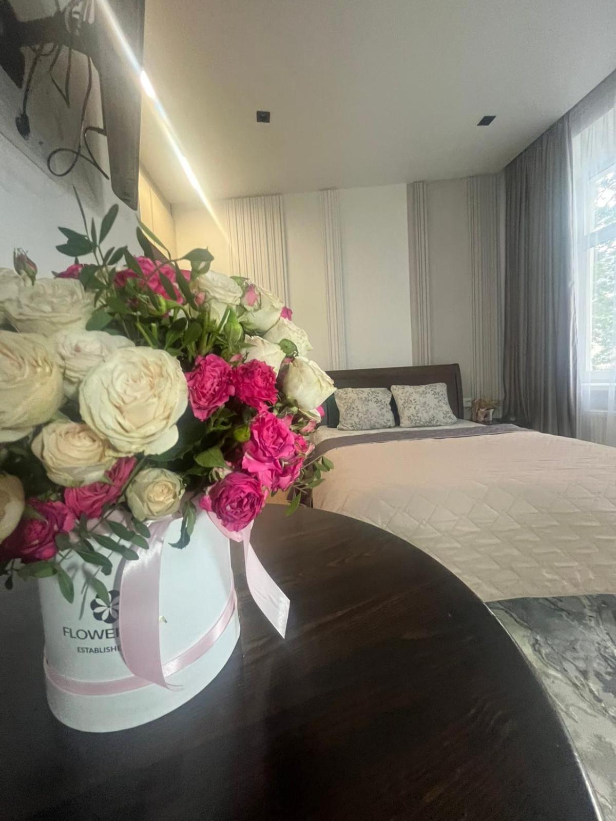 Favorit Apartments 1 Кім Безкоштовна Парковка Центр З Балконом Не Далеко Від Ж Д Вокзалу Звітні Документи Leópolis Exterior foto