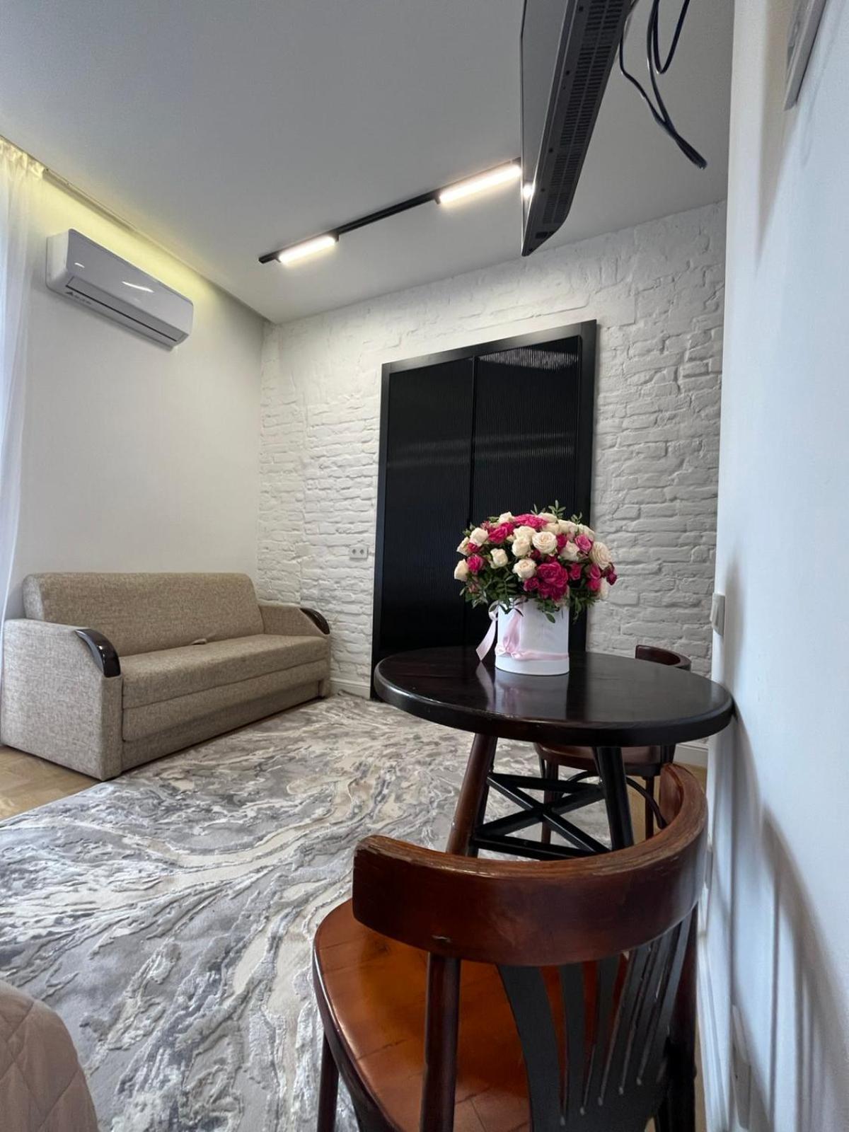 Favorit Apartments 1 Кім Безкоштовна Парковка Центр З Балконом Не Далеко Від Ж Д Вокзалу Звітні Документи Leópolis Exterior foto