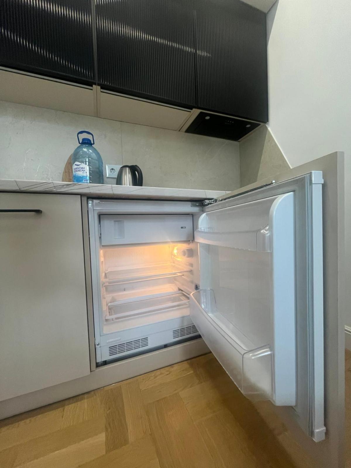 Favorit Apartments 1 Кім Безкоштовна Парковка Центр З Балконом Не Далеко Від Ж Д Вокзалу Звітні Документи Leópolis Exterior foto