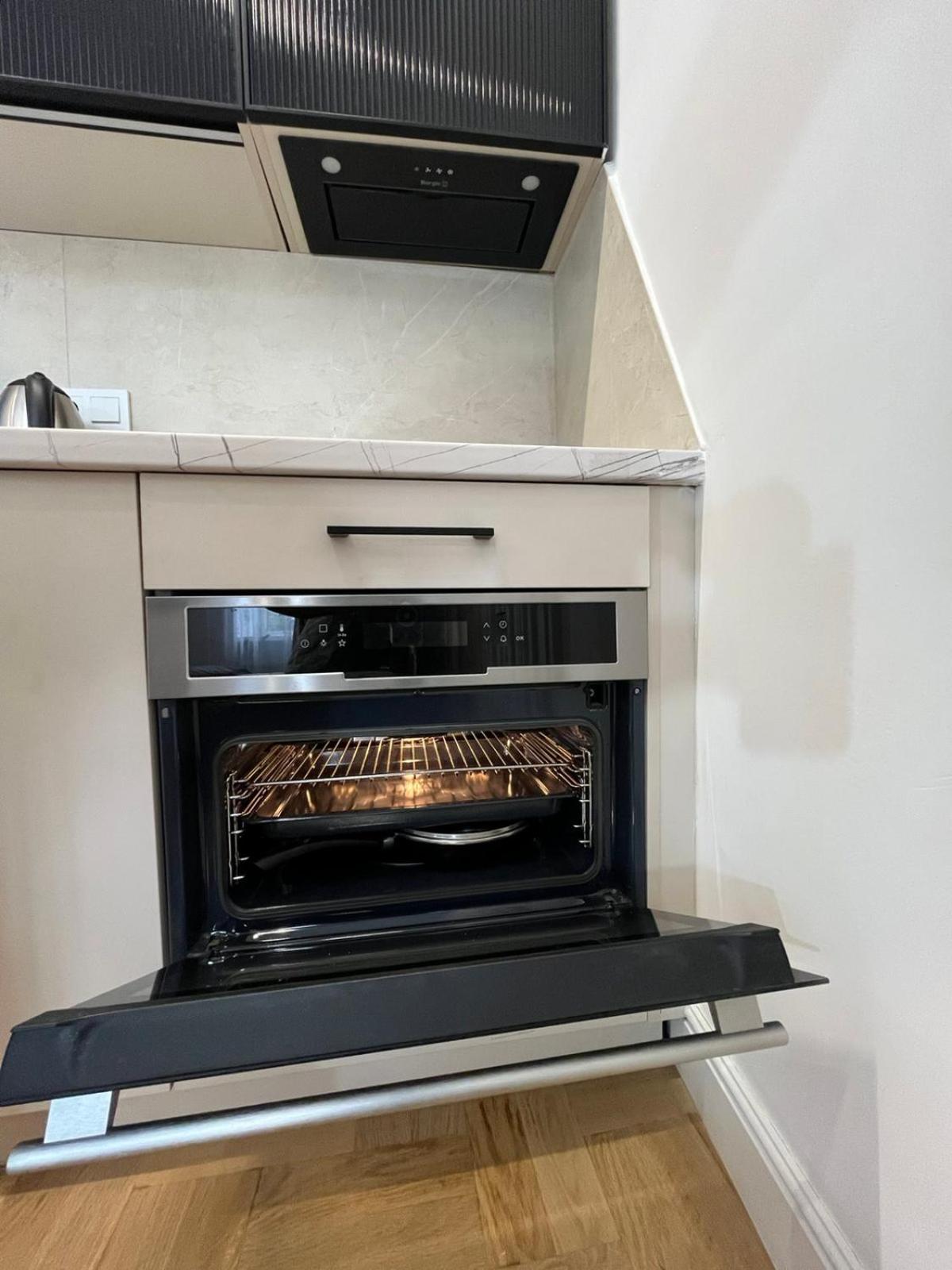 Favorit Apartments 1 Кім Безкоштовна Парковка Центр З Балконом Не Далеко Від Ж Д Вокзалу Звітні Документи Leópolis Exterior foto