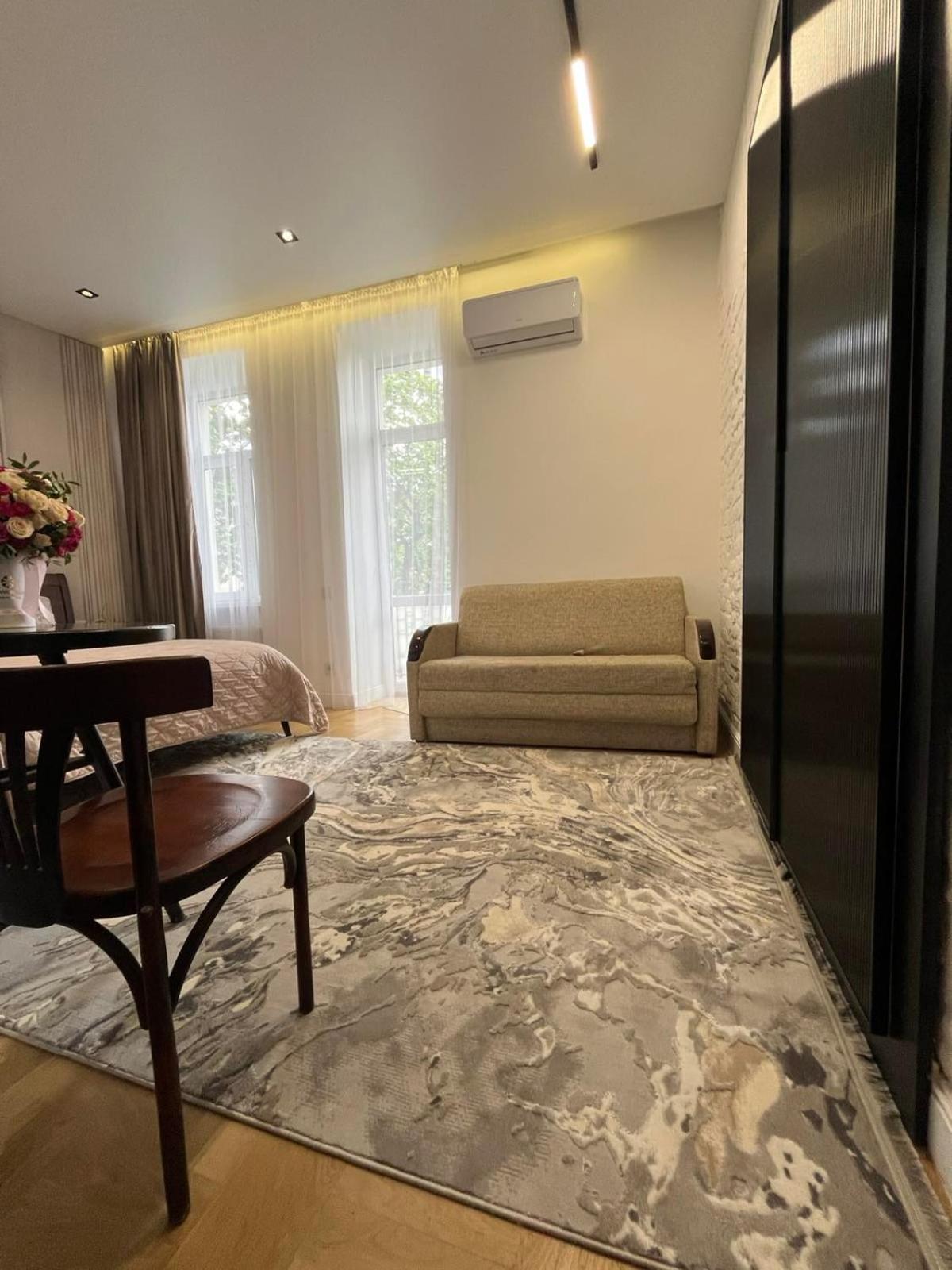Favorit Apartments 1 Кім Безкоштовна Парковка Центр З Балконом Не Далеко Від Ж Д Вокзалу Звітні Документи Leópolis Exterior foto